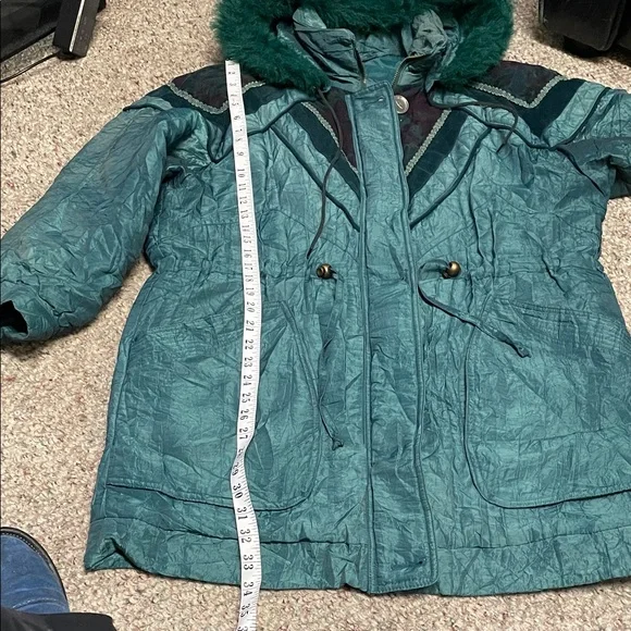 Vintage 80s/90s Teal Hooded velvet accent Coat with faux Fur Trim - Picture 9 of 12